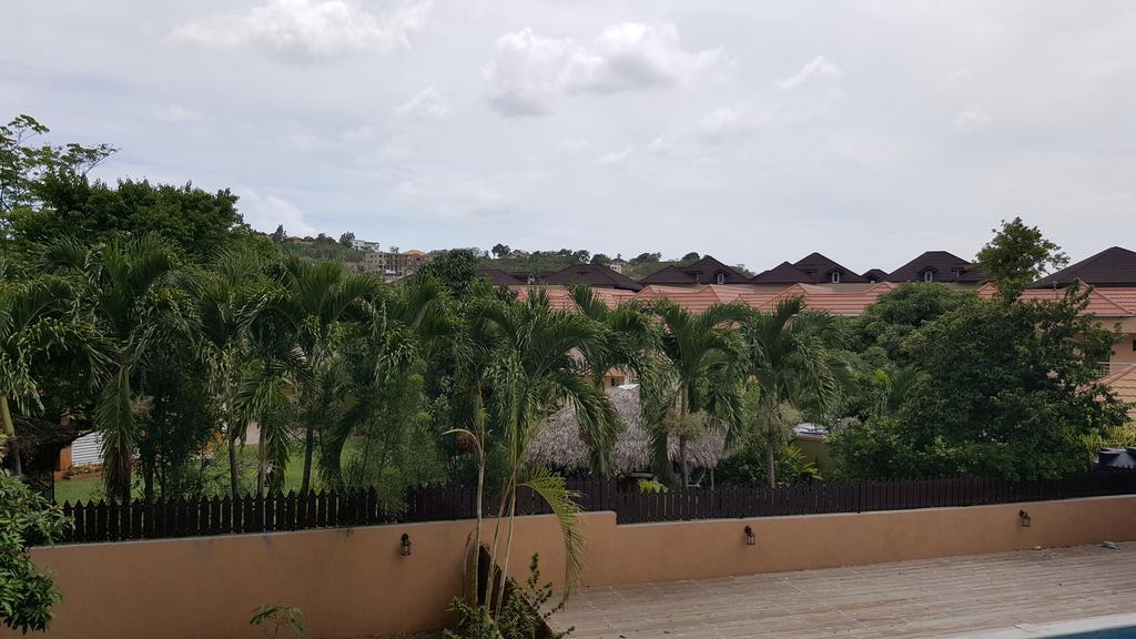Apt 12, Executive Suites Ja - Palms Enfield Eksteriør billede